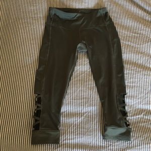 Green cropped leggings